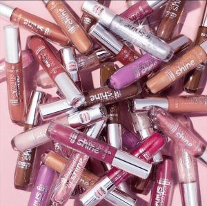 A nova coleção da essence vai dar looks de primavera deslumbrantes (e os produtos não passam dos 7€)