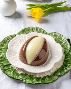 Deixou os doces da Páscoa para a última da hora? Este ovo com três recheios diferentes vai safá-lo