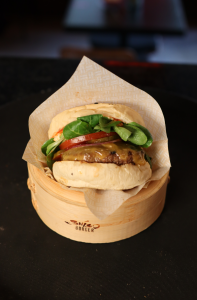 O Shiso Burger faz anos, mas o presente é para si. Vai poder comer hambúrgueres de wagyu com desconto