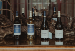 Estes 4 novos vinhos da Beira Interior são perfeitos para acompanhar todo o tipo de pratos. Descubra as propostas