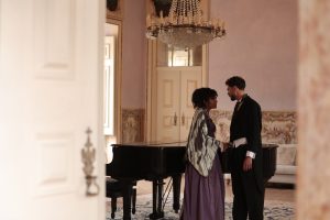 Vestidos, bailes e segredos. Está a chegar a Lisboa uma experiência imersiva (e limitada) de “Bridgerton”