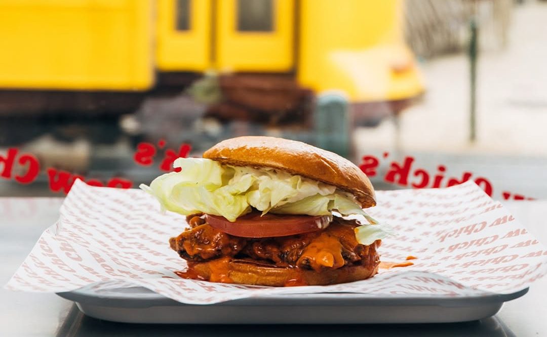 Pow Chick’s. O paraíso de frango frito tem mais um novo restaurante em Lisboa (e com novidades gulosas)