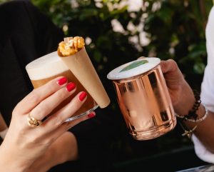 A La Dolce Hour chegou à Osteria La Famiglia. Há cocktails italianos, finais de tarde descontraídos e ofertas