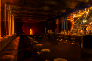 Bar Bar. Este novo spot no Porto tem cocktails e espetáculos de stand-up comedy. Saiba tudo