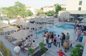 Nem praia nem festival. Estes sunsets com piscina e vinhos do Alentejo prometem conquistar o verão em Évora