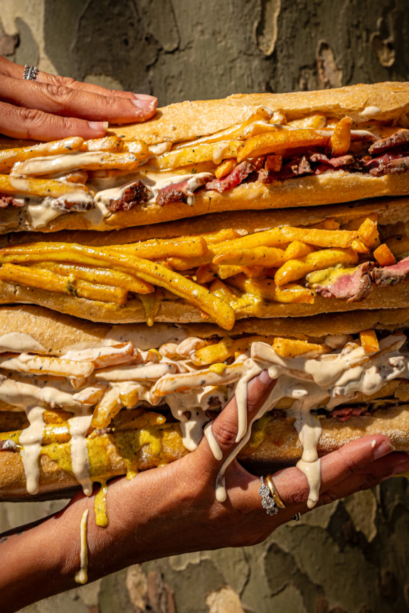 Não há duas sem três. Há mais um quiosque com as sandes gulosas de Olivier. Saiba onde fica o novo Steak & Frites