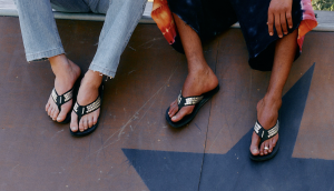 Os chinelos já não chegam. A Havaianas juntou-se à TwoJeys e lançou anéis de dedo para os pés