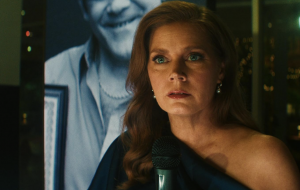 Amy Adams ajudou a salvar homem esfaqueado no pescoço. Saiba o que aconteceu 1 ano depois
