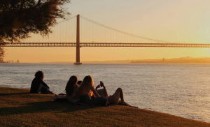 6 spots com vistas incríveis para aproveitar o pôr do sol das tarde de verão (e sem gastar um tostão)