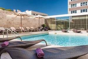 Piscina, spa e a nova sandes gulosa de Olivier. O Sheraton Lisboa tem tudo o que precisa para um verão de sonho