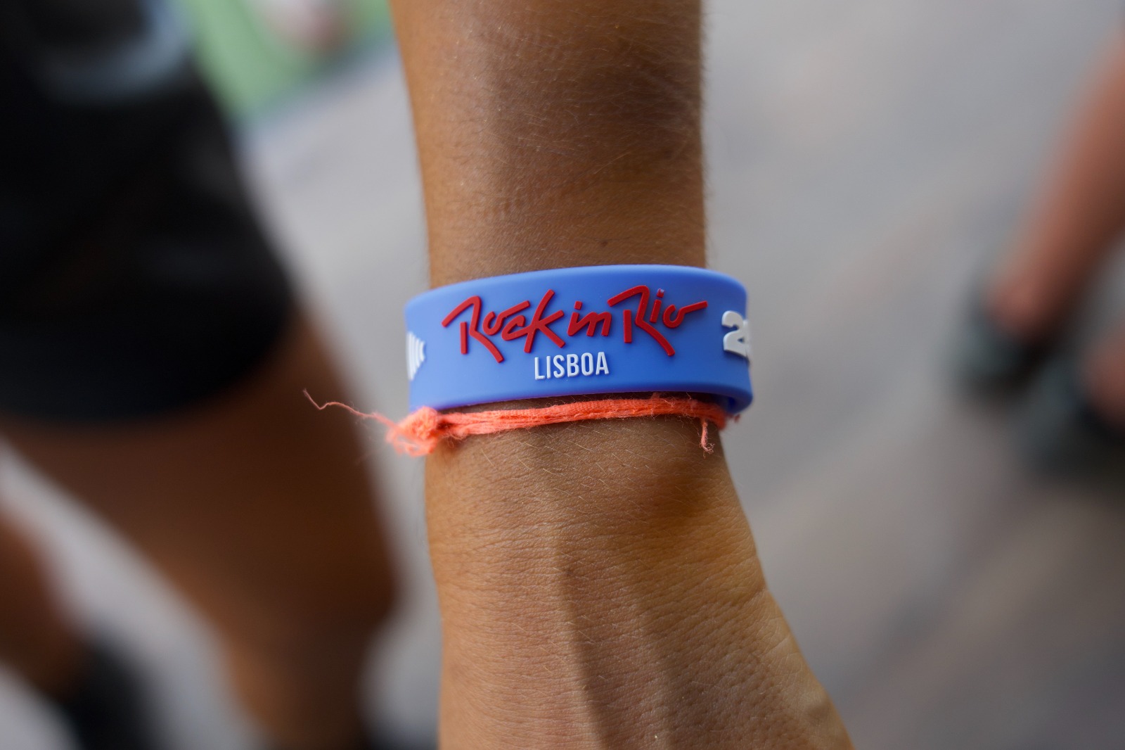 Pulseiras com dinheiro, óculos ou chapéus. Eis um roteiro dos melhores brindes e borlas do Rock in Rio