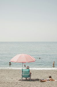 Do TikTok para o areal. 3 cadeiras de praia que estão a ficar virais e que vai querer usar este verão