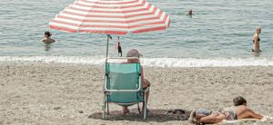 Do TikTok para o areal. 3 cadeiras de praia que estão a ficar virais e que vai querer usar este verão