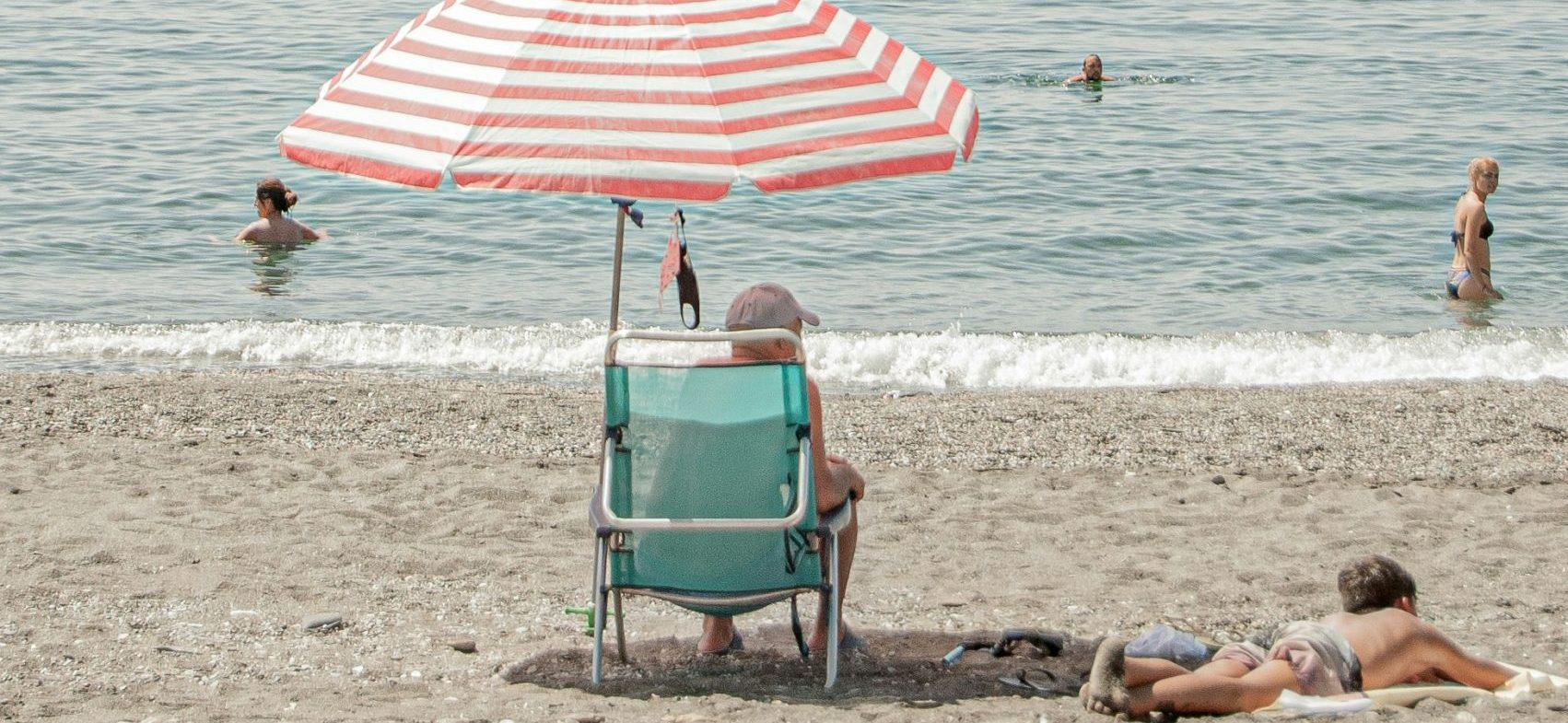 Do TikTok para o areal. 3 cadeiras de praia que estão a ficar virais e que vai querer usar este verão