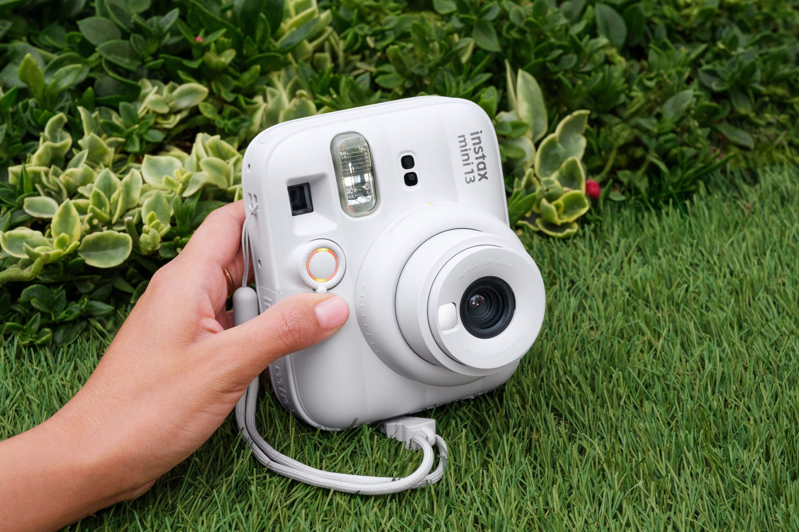 Esta nova máquina promete não deixar ninguém de fora da foto de grupo e custa menos de 100€. Conheça a nova Instax mini