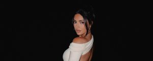 Kim Kardashian arranca suspiros após mudança de visual. Veja as fotos do novo look da socialite