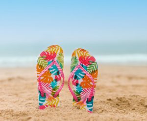 Esperar 3 horas para fazer a digestão? Céu nublado queima mais do que limpo? Se beber álcool não posso nadar? 9 mitos do verão explicados