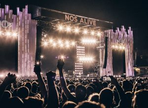 NOS Alive está quase a chegar. Saiba quando (e a que horas) acontecem todos os concertos do festival
