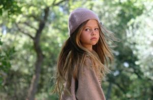 Já foi a “menina mais bonita do mundo”. Agora, Thylane Blondeau é uma mulher casada. Veja as fotos do enlace