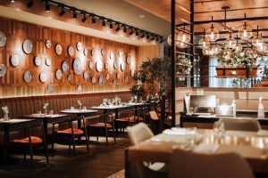 Neste restaurante o menu muda todos os fins de semana – e tem um buffet de sobremesas. Saiba onde
