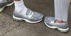 Ou se ama ou se odeia. Tem de ver estes ténis da New Balance que parecem mocassins (e são tendência)