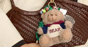 Lembra-se dos bag charms virais da Parfois? Estão a menos de 10€ nos saldos (e continuam super fofos)