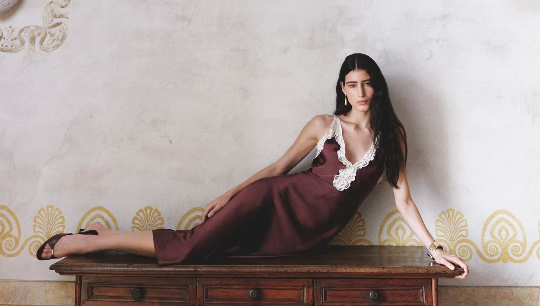 A Mango tem o vestido lingerie perfeito para se render à tendência mais sexy da estação (e custa menos de 50€)