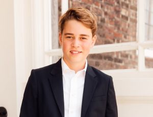 Príncipe George completa 13 anos em grande estilo. Veja as fotos amorosas do herdeiro ao trono de Inglaterra