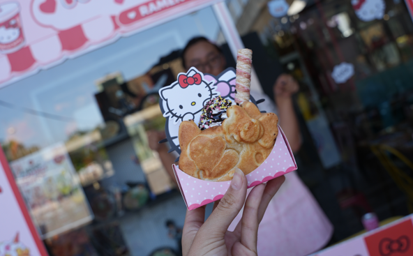 Estas panquecas da Hello Kitty são tão fofas que quase dá pena comê-las. Saiba onde as pode provar