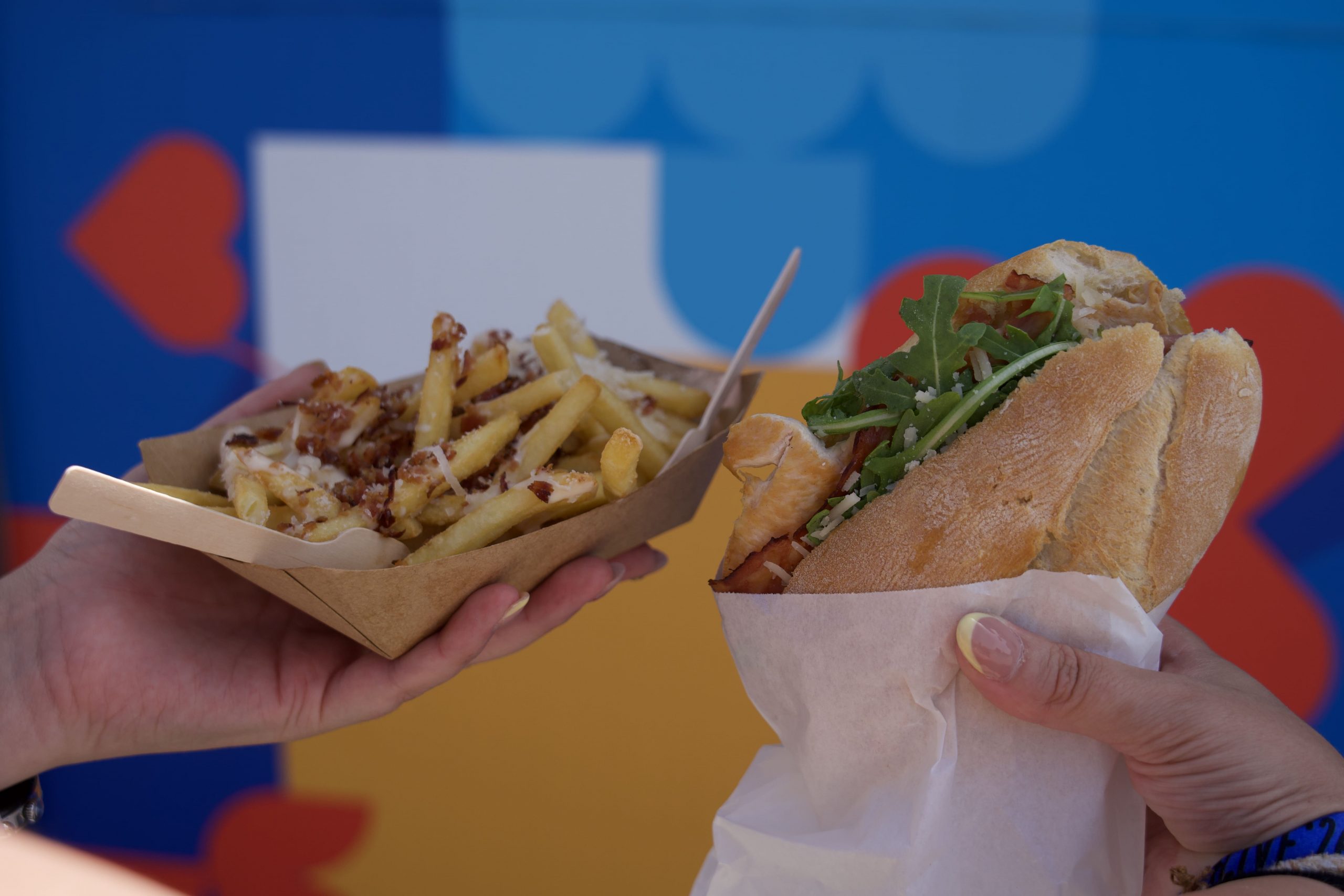 NOS Alive. Com fome entre os concertos? 12 spots no festival onde pode encher a barriga (sem esquecer a imperial)