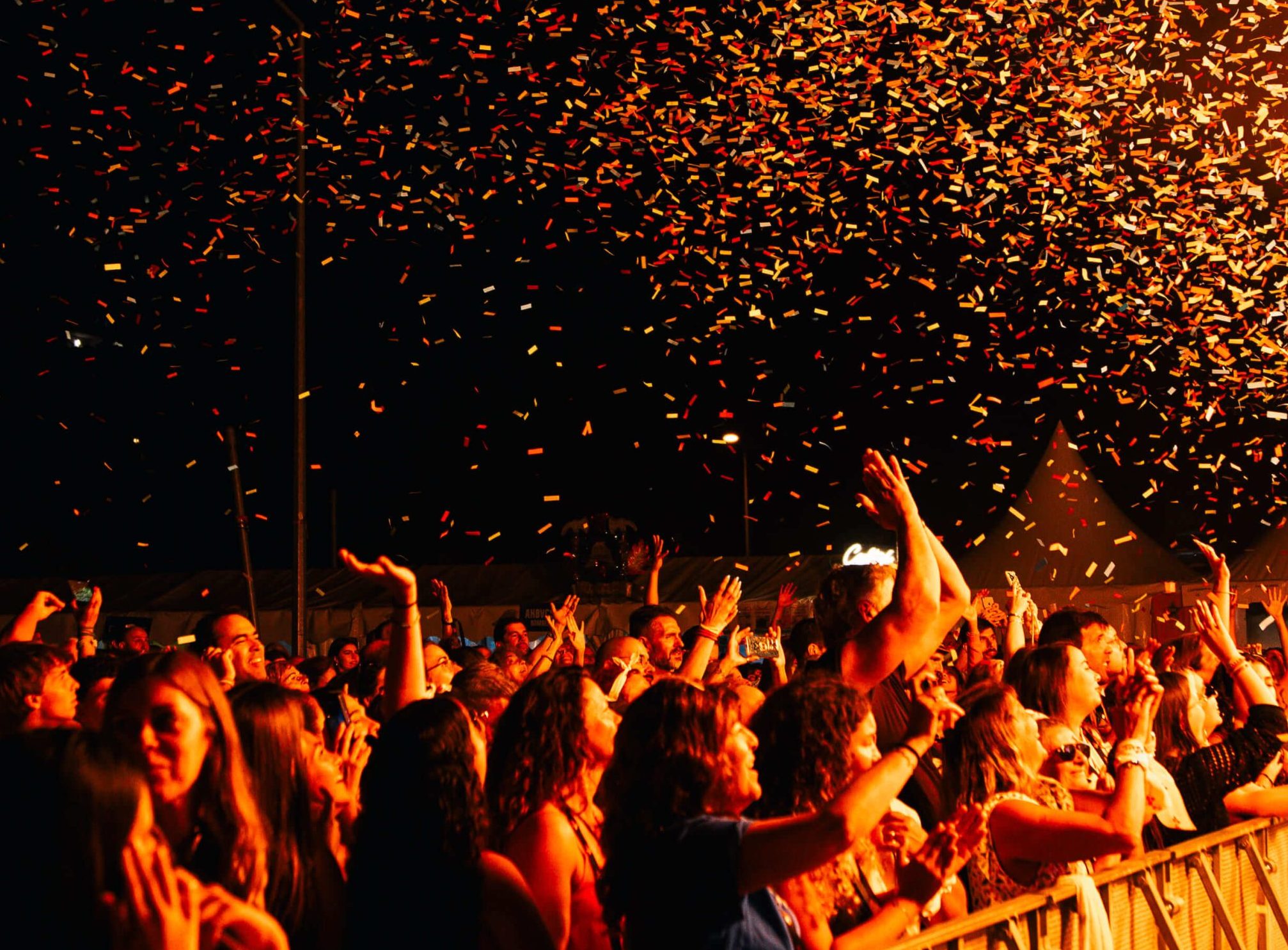 Carcavelos e Parede vão estar em festa. Há concertos à borla, insufláveis e festa M80. Saiba quando