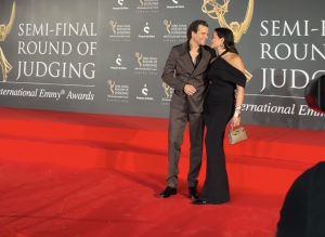 Mais apaixonados do que nunca. Sofia Ribeiro e João Jesus posam juntos (e bem cúmplices) em passadeira vermelha