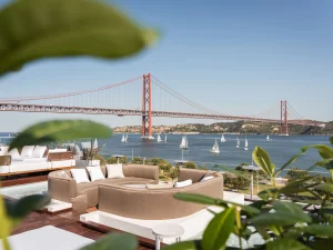 Rooftop do Hyatt Regency Lisboa tem uma nova carta (e Gin O’Clock). Saiba quanto custa