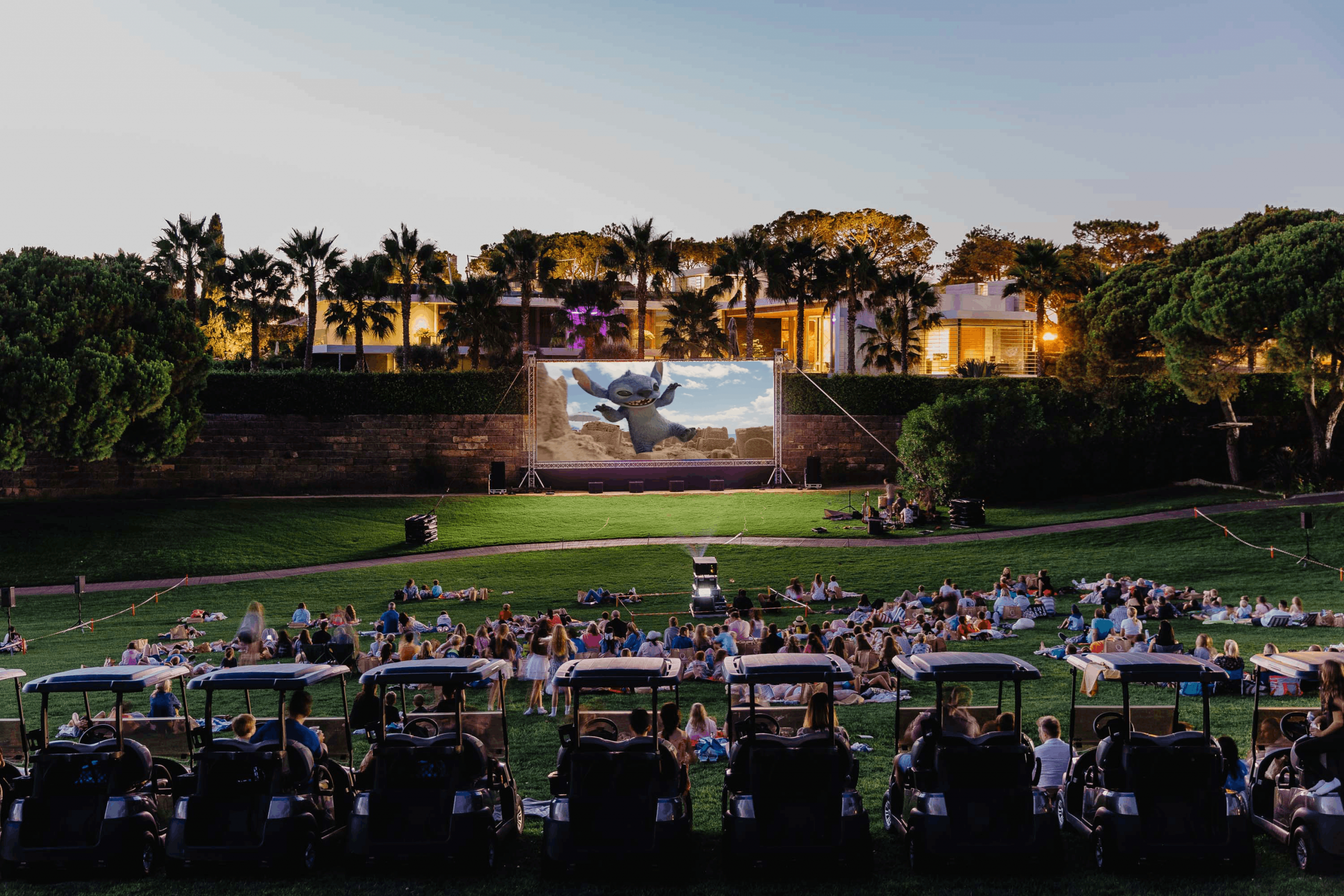 De piquenique a cinema ao ar livre. O resort “mais prestigiado da Europa” tem tudo o que precisa para um verão de sonho em família