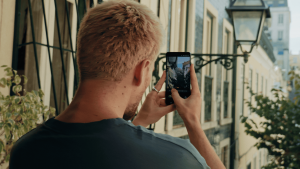 Dois desconhecidos, um zoom e um smartphone: a história (quase) impossível que o Galaxy S26 Ultra torna real