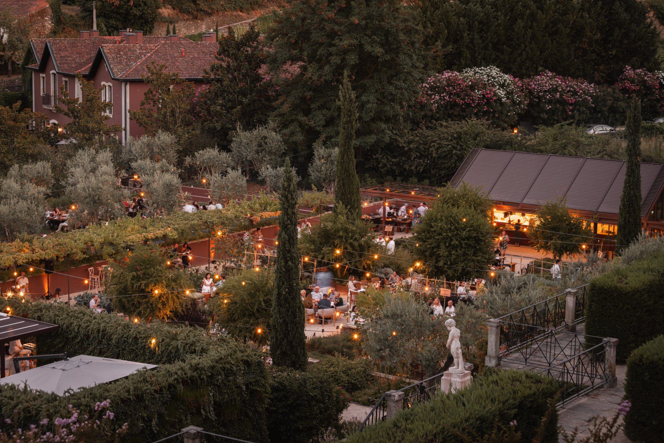 A festa mais exclusiva do verão no Douro já tem data. Six Senses Douro Valley vai abrir os jardins para o evento do ano