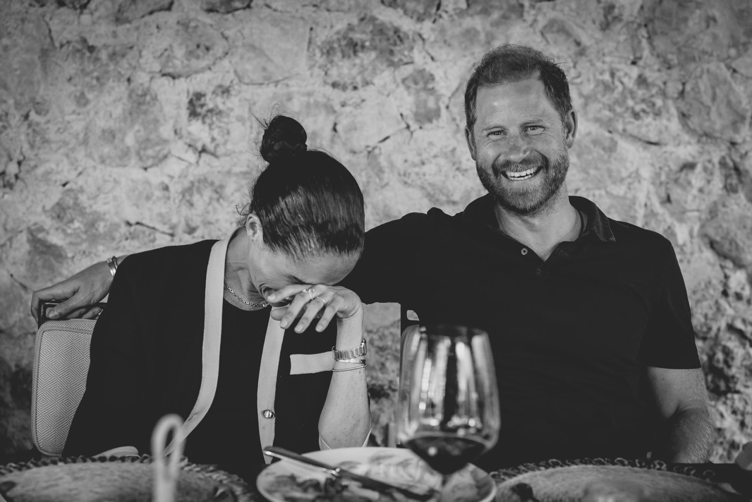 Príncipe Harry e Meghan Markle foram almoçar ao O Melidense. Descubra os pratos do restaurante (e veja as fotos das férias dos Sussex)