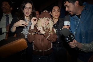 Novo filme da Netflix é inspirado num dos casos criminais que mais chocou o Brasil (e já é o mais visto). Saiba do que falamos