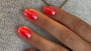 As coral glazed nails são a tendência que vai querer usar durante o verão inteiro. Eis 15 inspirações de manicures
