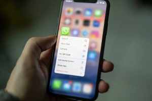 Atender uma chamada do próprio número? Nova burla usa Inteligência Artificial para clonar vozes e pedir dinheiro