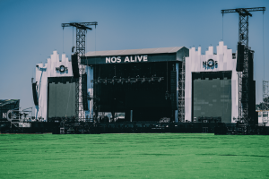 Guia NOS Alive. O que é que pode comer, a que horas são os concertos e como é que chega ao festival. A MAGG responde a tudo