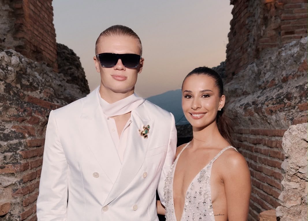 Erling Haaland brilha em desfile de luxo com a namorada. Saiba quem conquistou o coração do jogador norueguês