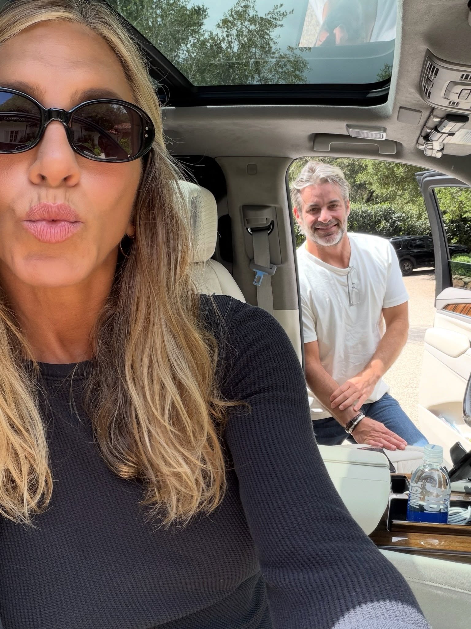 O amor anda no ar. Jennifer Aniston partilha fotos raras com o namorado e mostra-se de férias com mais celebridades