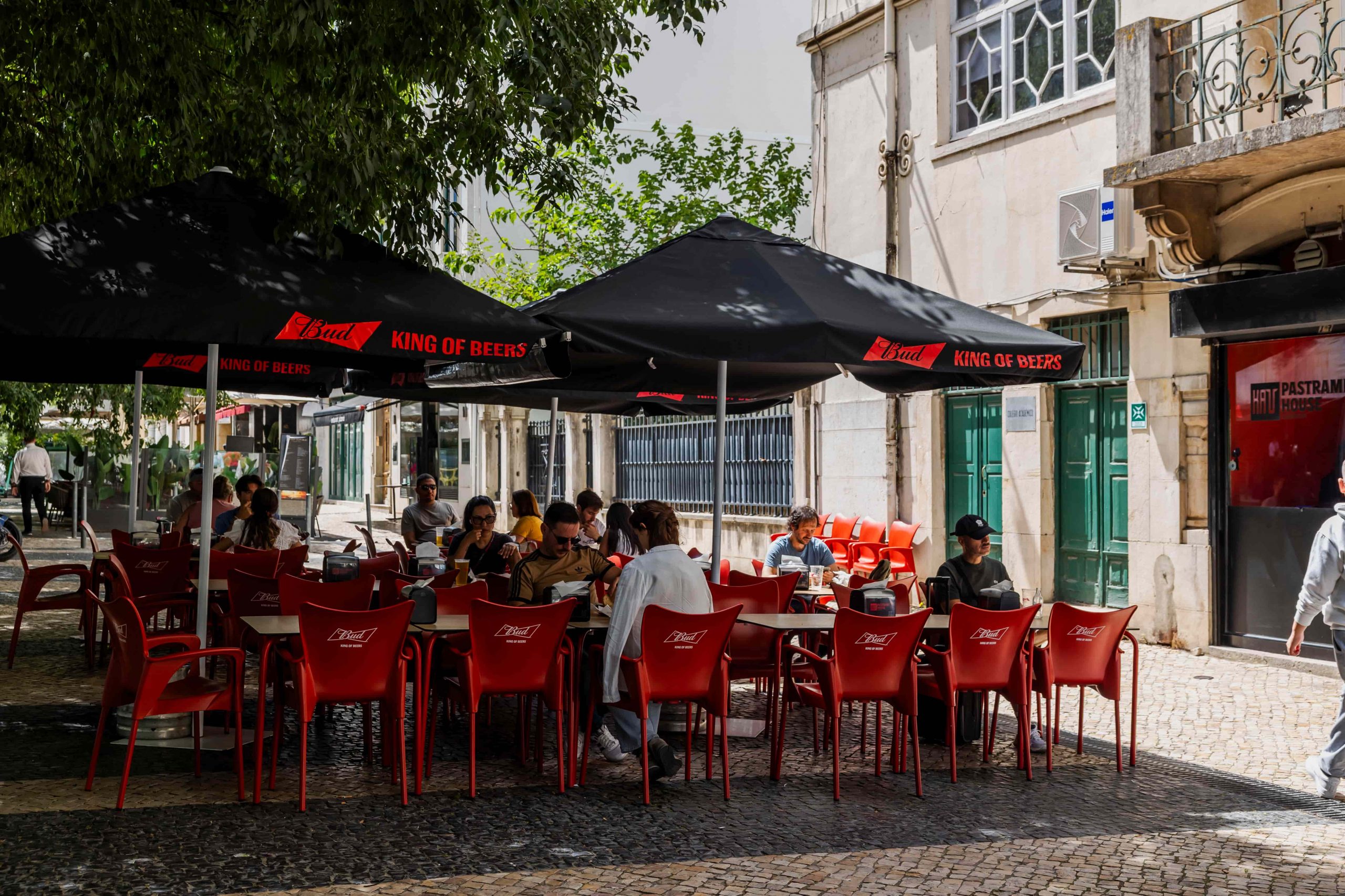 Petisqueiras, bares e restaurantes. Estes são os melhores spots do País para se comer, diz o Guia Repsol