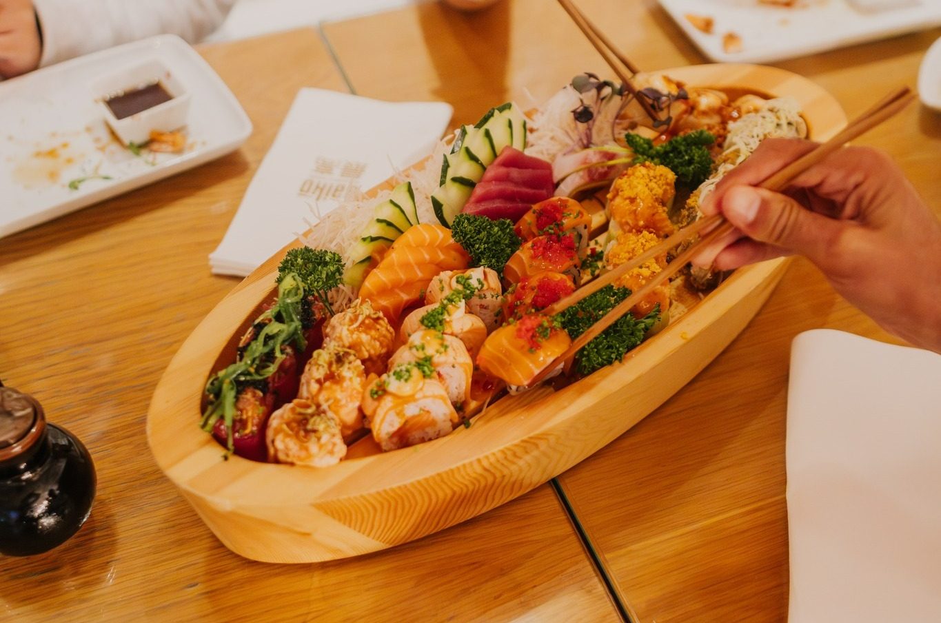 Saikō. Fomos conher o “melhor sushi de fusão em Portugal” e ficámos encantados com os gunkans