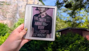 “A Verdade sobre Ruby Cooper”. Freida McFadden não conseguiu parar de ler este livro e nós explicamos-lhe porquê