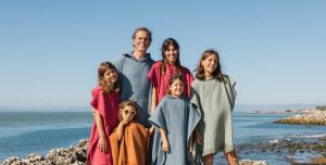 A Torres Novas transformou as casas mais famosas da Madeira em ponchos para toda a família (e são personalizáveis)
