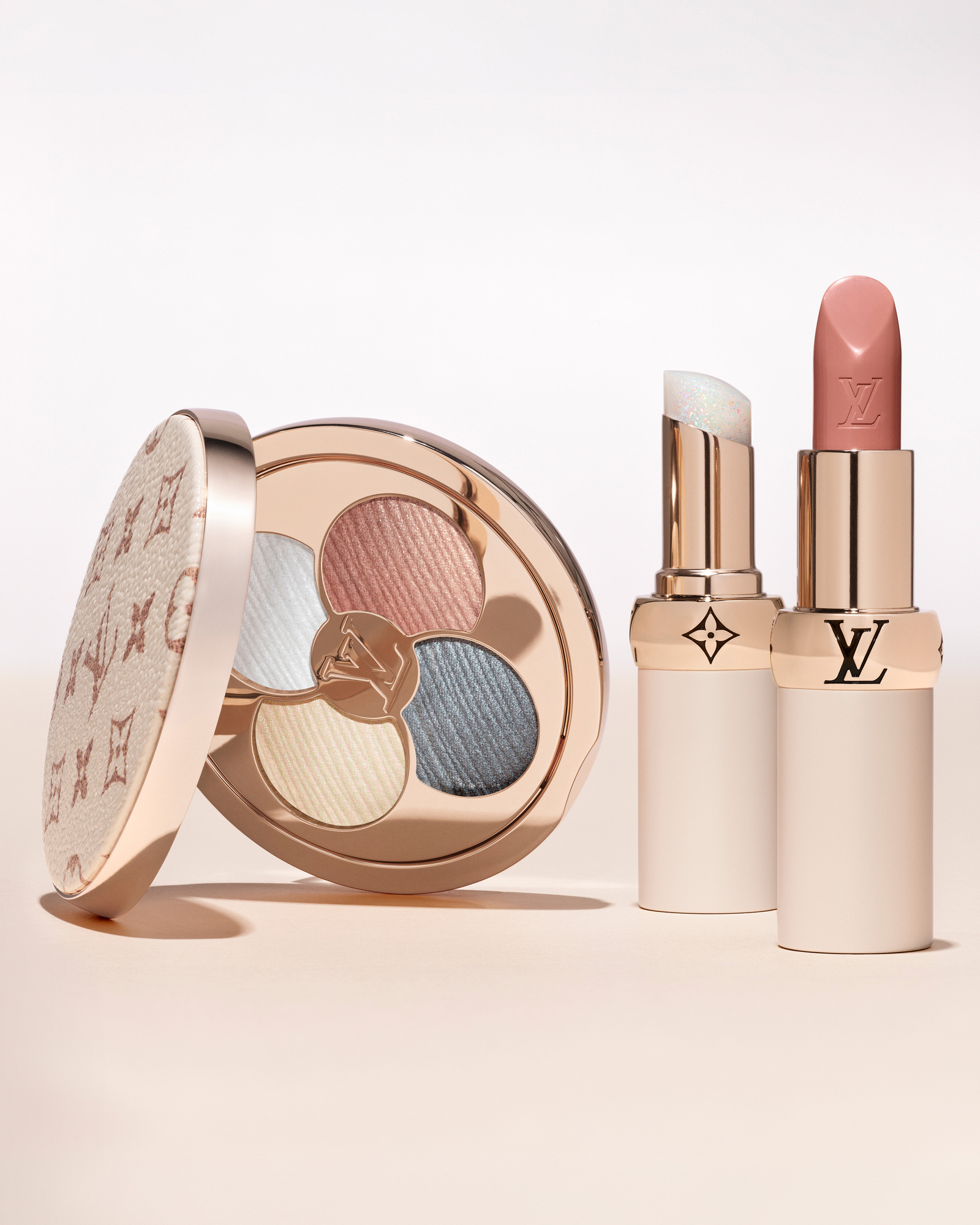 La Beauté Louis Vuitton. Nova coleção de beleza de luxo está quase a chegar. Só se vende num sítio em Portugal e os batons custam 170€