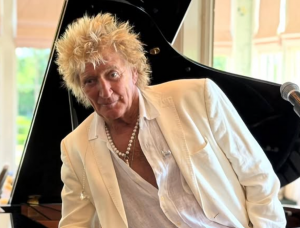 Rod Stewart é submetido a cirurgia e faz pausa na digressão. Saiba o que aconteceu
