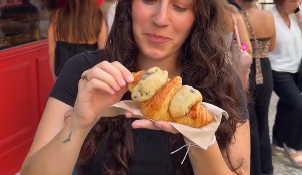 A Mabel’s abriu uma nova loja em Lisboa e tem os famosos croissants recheados com cookie (que são uma perdição)